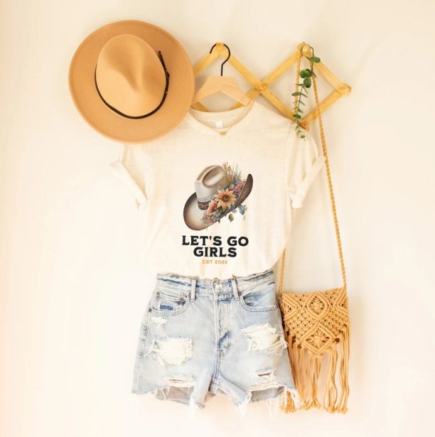 Let's Go Girls! Boho T-Shirt, Shania Twain Cowgirl Shirt, Southern Shirt, Festival Country Music Tee