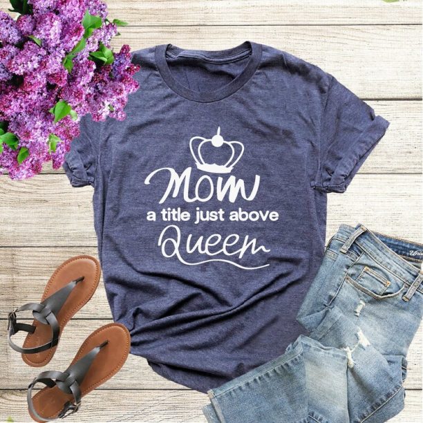 Mom queen shirt, Personalized Mom Shirt, Mother's day Shirt, Mother's Day Gift, Mother t shirt, Mommy t shirt