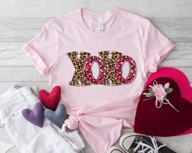 XOXO Shirt,Xoxo Valentines Day Shirts,Couple XOXO Shirt,Couples Love Shirt,Love Shirt,Valentines Day Gift,Xoxo Tee,Gold cheetah leopard Pink