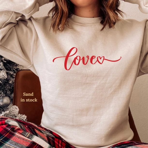 Love Sweatshirt, Valentines Day Outfit, Heart Sweatshirt,Cute Valentine's Sweater,Teacher Valentine's Shirt, Mom Valentine's Day Gift