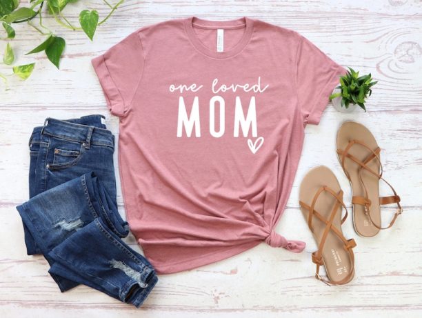 One Loved Mom Shirt, Mama tshirt, Mama shirt, Mom Life Shirt, Mom Tshirt, Mama Tshirt, Gift for Mama