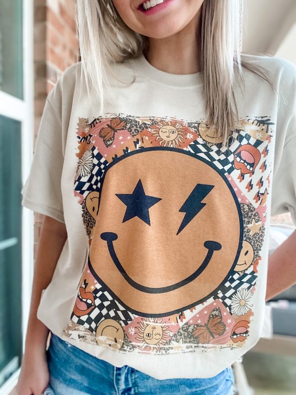 Smile Graphic Tee - Graphic Tee - Retro Vintage Tee - Trendy Tee - Sweatshirt - Gift - Checkered - Teen - Lightning - Popular - Oversized