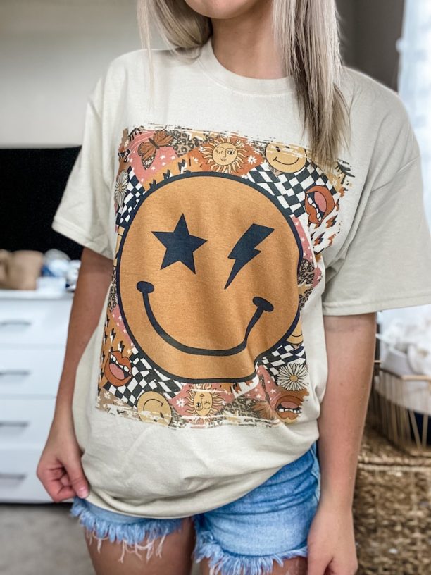 Smile Graphic Tee - Graphic Tee - Retro Vintage Tee - Trendy Tee - Sweatshirt - Gift - Checkered - Teen - Lightning - Popular - Oversized