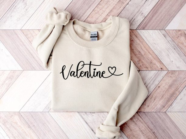 Valentine Sweatshirt, Heart Sweatshirt, Valentines Day Shirt, Crewneck Sweater, Retro Shirt, Gift For Wife