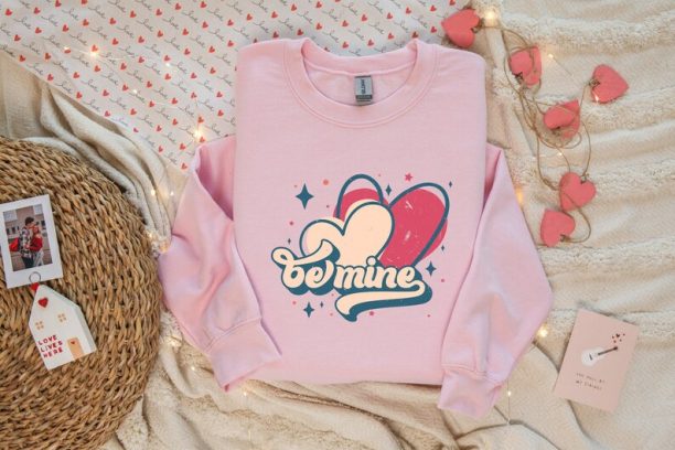 Be Mine Sweatshirt, Valentine Sweatshirt, Valentines Day Shirt, Vintage Sweatshirt, Heart Shirt, Couple Gift