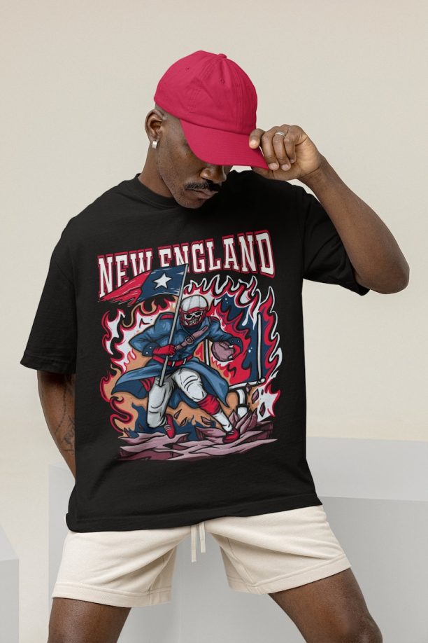 New England Football T-Shirt | Vintage Style Graphic T-Shirt