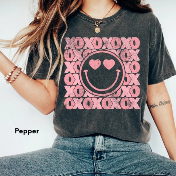 Comfort Colors® Valentine Heart Shirt,Retro Love Shirt,Love T-Shirt,Xoxo Shirt,Valentines Day Gift,XOXO Heart Tee,Bestseller