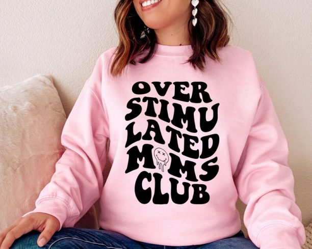 Overstimulated Moms Club Sweathirt, Overstimulated Moms Sweatshirt, Cute Retro Shirt for Moms, Anxiety Moms, Girly Sweatshirt, Trendy Sweat