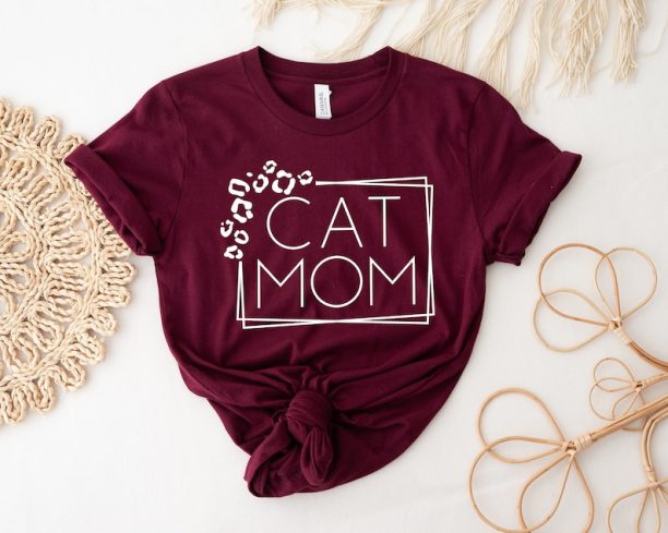 Cat Mom Shirt, Cat Mom T-Shirt, Mothers Day T-Shirt, New Cat Mom Gift, Gift For Mothers Day, Proud Kitty Mama Shirt, Kitty Mom Shirt