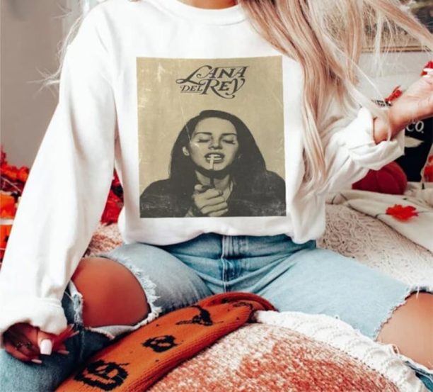 Lana Del Rey Singer Smoking Vintage, 90s Retro Music Singer Sweatshirt T-Shirt