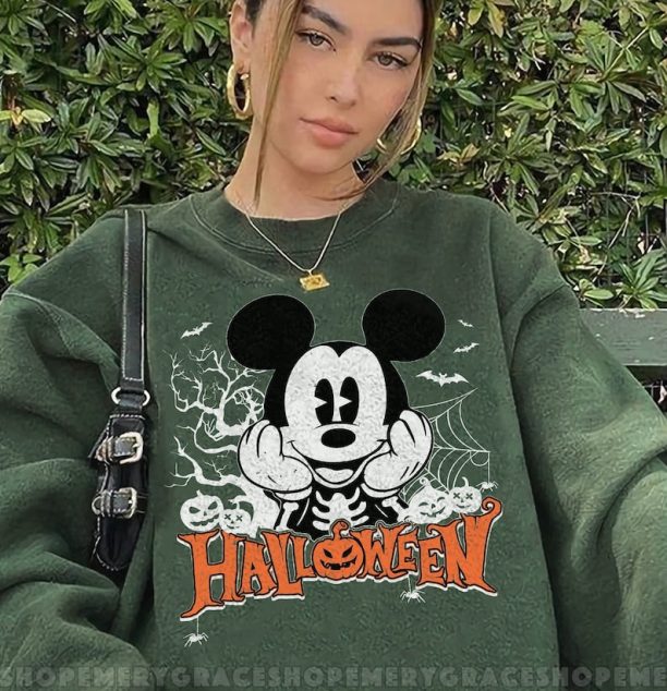 Halloween Mickey Crewneck Sweatshirt, Halloween Vintage Sweatshirt,Disney Halloween Sweatshirt,Halloween Mickey Sweatshirt,Disney Sweatshirt