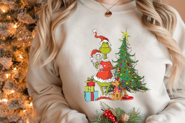 Vintage Grinch Christmas Sweatshirt, Grinch Family Crewneck, Christmas Sweatshirt ,Grinch Sweatshirt ,Christmas Gifts, Family Sweatshirt