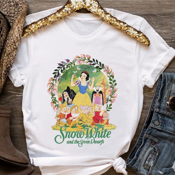 Retro 90s Disney Snow White Group Shot Classic Poster Floral Wreath Shirt