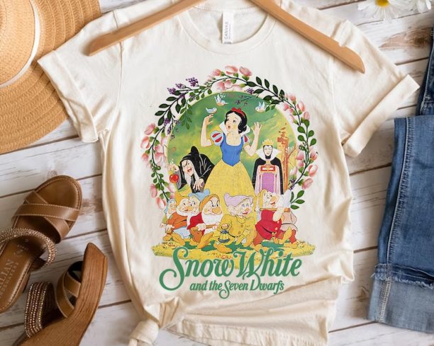 Retro 90s Disney Snow White Group Shot Classic Poster Floral Wreath Shirt