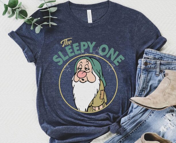 Retro 90s The Sleepy One Snow White And Seven Dwarfs Shirt / Sleepy Dwarf Disney T-shirt / Walt Disney World Shirt /