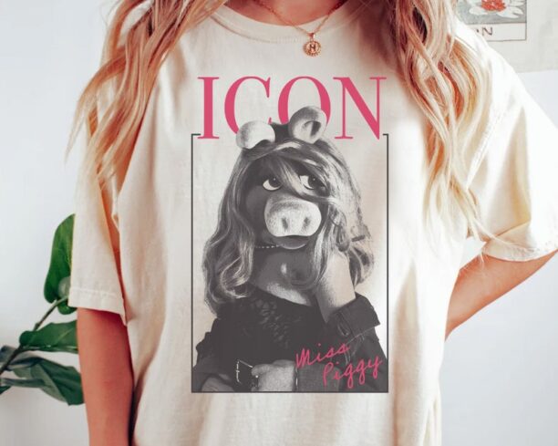 Disney Muppets Show Miss Piggy Icon Poster Retro Shirt