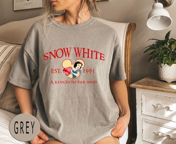 Comfort Colors® Retro 90s Disney Snow White Shirt, Disney Character Shirt, Retro Snow White and The Seven Dwarfs Shirt