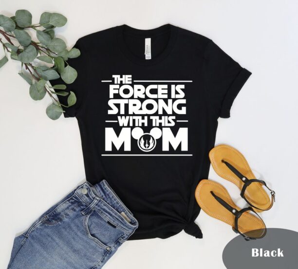 The Force Is Strong With This Mom T-shirt Family Birthday Gift, Family Shirt, Gift for Her, Mom Shirt, Mom Life Shirt