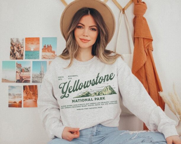 Yellowstone Sweatshirt Vintage National Park Shirt Yellowstone Shirt Wyoming Crewneck Midwest Retro Outdoors Camping