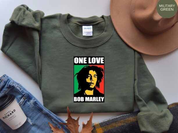 Bob Marley Top, Bob Marley Movie, One Love Sweat, Album Cover Fashion, Reggae Vibes, Rasta Fash, Music Gift