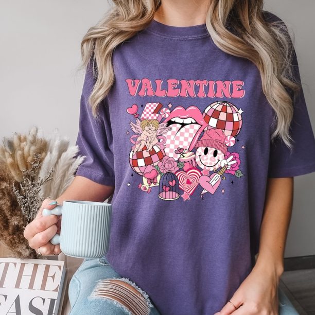 Comfort Colors® Retro Groovy Face T-shirt, Happy Smile Valentine Shirt, Face Valentines Day Shirt