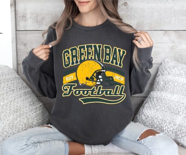 Green Bay Trendy Crewneck Vintage 80s Retro Style Football Fan Gift Sweatshirt for Game Day Womens Mens Tailgate Shirt