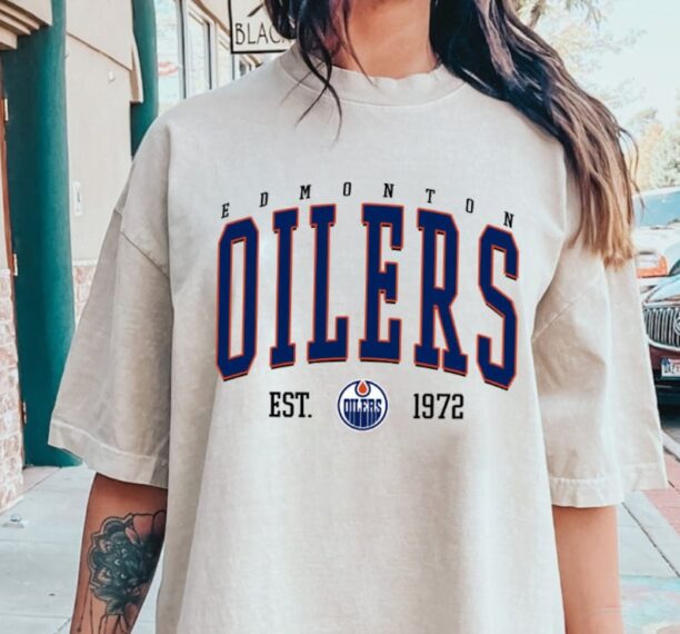 Edmonton Crewneck, Vintage Style Edmonton Sweatshirt, Edmonton Sweatshirt, College Sweatshirt, Hockey Fan Gifts