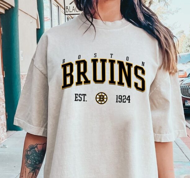 Boston Bruins Crewneck, Vintage Style Boston Hockey Sweatshirt, Boston Bruins Sweatshirt, College Sweatshirt