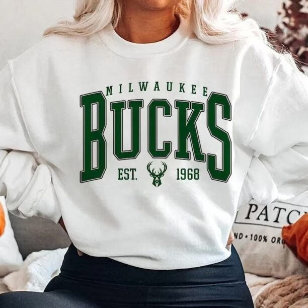 Buck Hoodie, Vintage Style Bucks Shirt, Milwaukee Buck Shirt, Vintage Basketball Fan Shirt Gift for fan