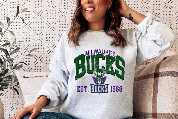 Retro Vintage Milwaukee Basketball Crewneck Sweatshirt, 90s Milwaukee Basketball Sweatshirt, Milwaukee 90s Logo Shirt