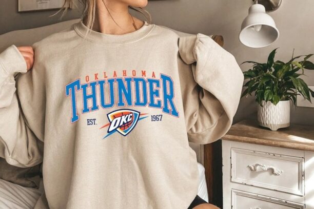 Vintage Oklahoma City Thunde Sweatshirt  T-Shirt, Thunder Sweater, Thunder T-Shirt, Vintage Basketball Fan
