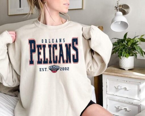 New Orleans Pelican, Vintage New Orleans Pelican Sweatshirt  T-Shirt