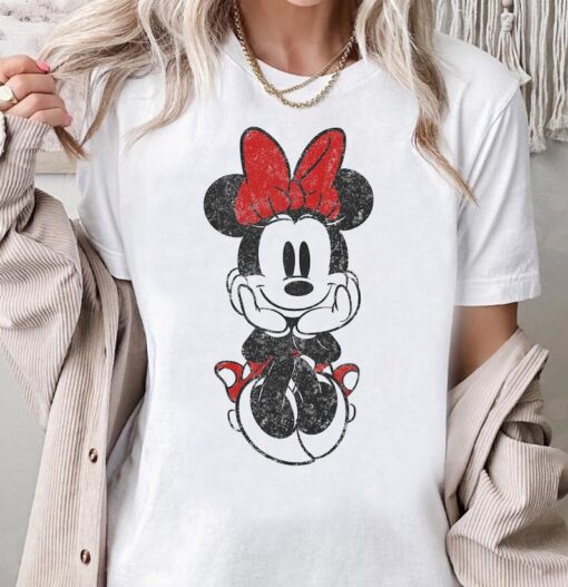 Disney Mickey And Friends Minnie Mouse Sitting T-Shirt