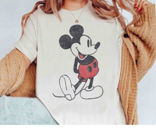 Disney Mickey & Friends Mickey Mouse Vintage Portrait Class Pose T-Shi