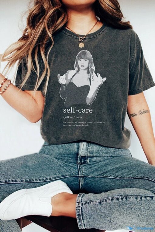 Taylor Middle Finger Shirt, Trendy Aesthetic Comfort Colors Tee