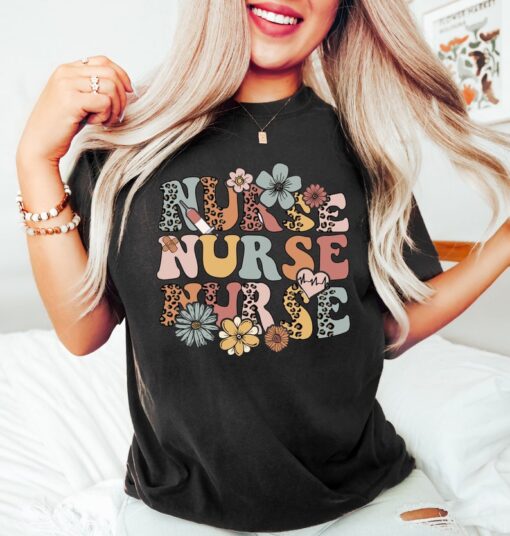 Retro Nurse Shirt, Wild Flowers Nurse T Shirt