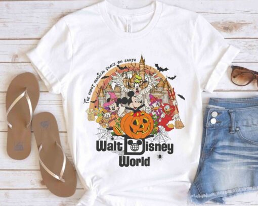 Vintage Walt Disney World Mickey Mouse & Friends Halloween T-Shirt