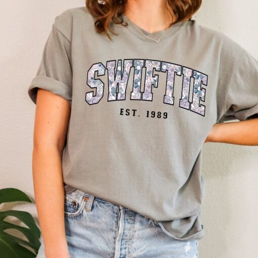 Comfort Colors Floral Style Swiftie T-shirt